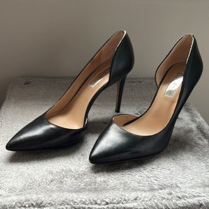 Black leather pointed toe pumps